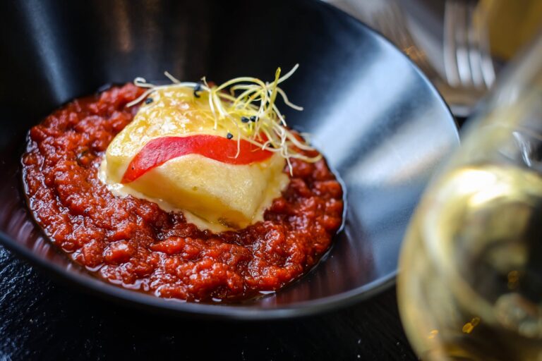 Bacalao 5B confitado con una base de tomate casero